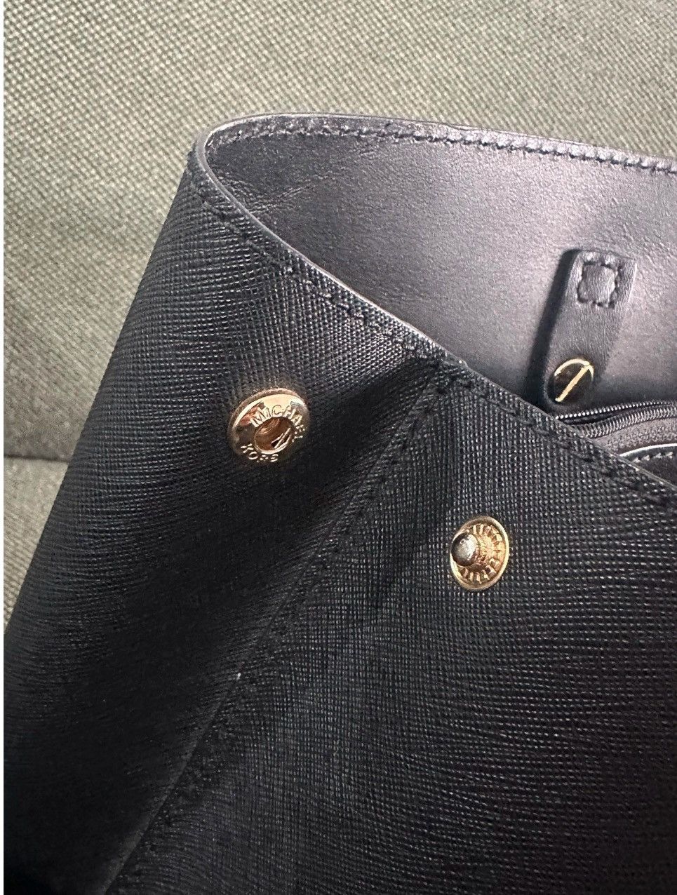 Michael Kors MICHAEL KORS Size ONE SIZE - 9 Thumbnail