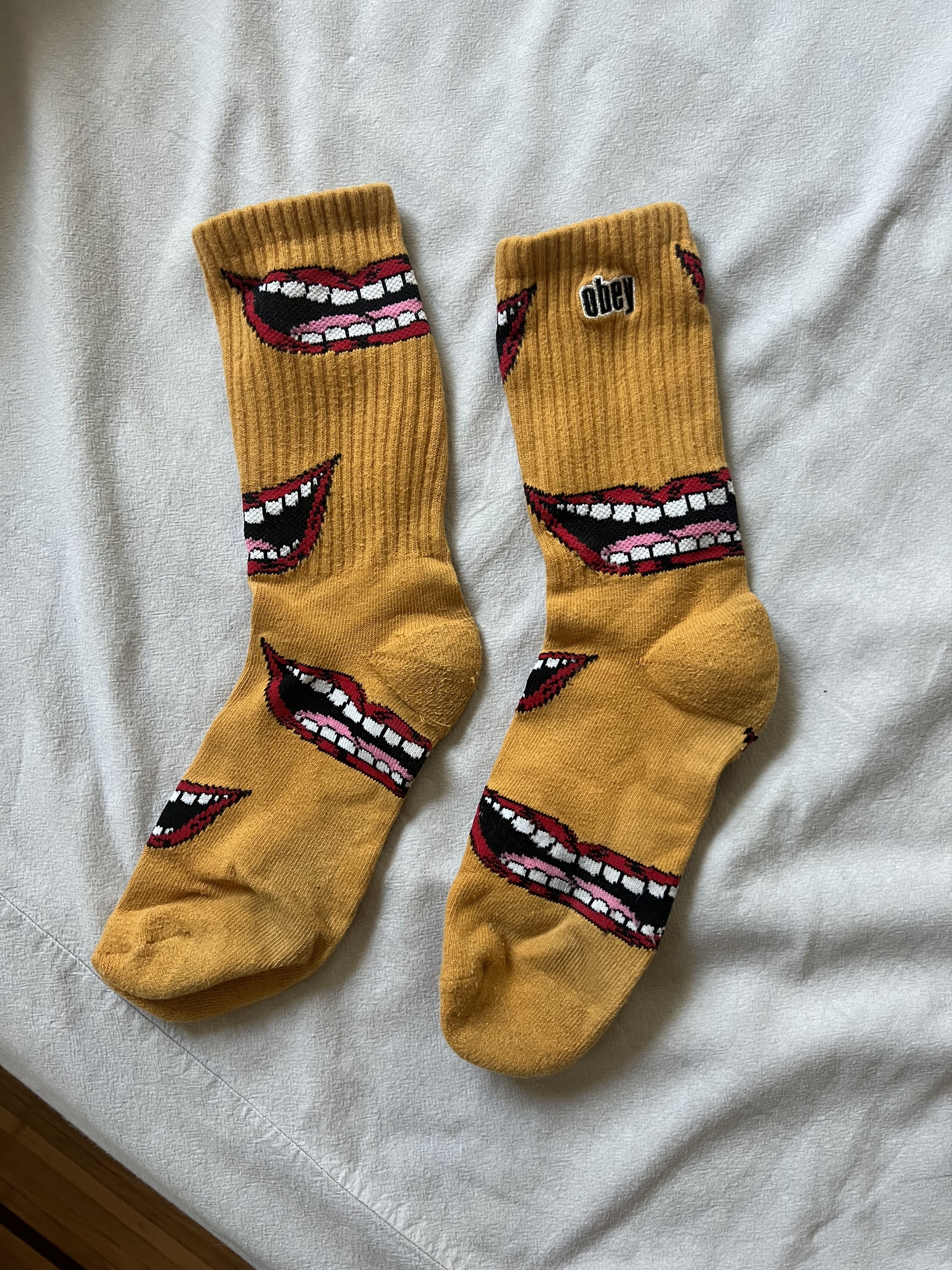 Obey Easy Lips Smile Shirt + Matching socks! Size US L / EU 52-54 / 3 - 4 Thumbnail