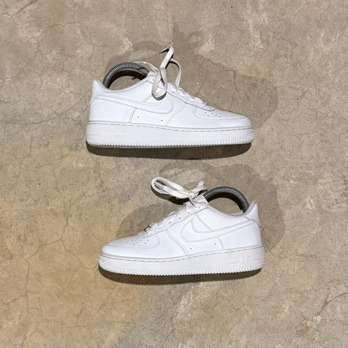 Nike Nike Air Force 1 Low Triple White US 6 2018 Size US 6 / EU 39 - 3 Thumbnail