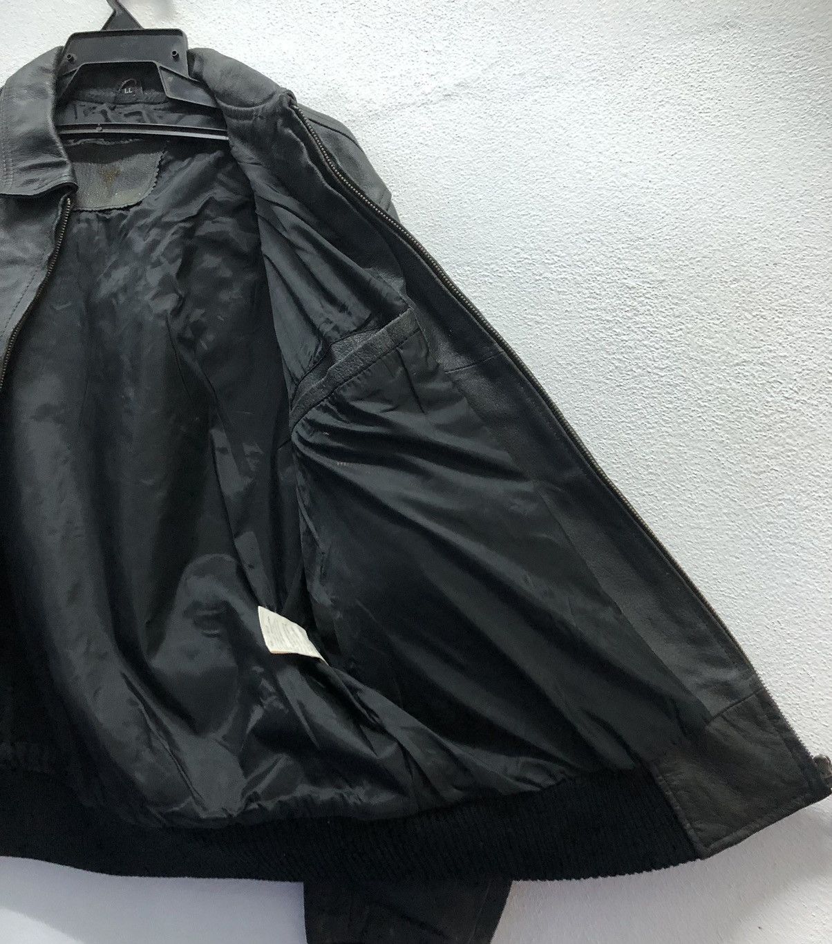 Leather × Vintage Vintage Black Cowhide Leather Bomber Jacket – Size LL Size US XL / EU 56 / 4 - 10 Thumbnail
