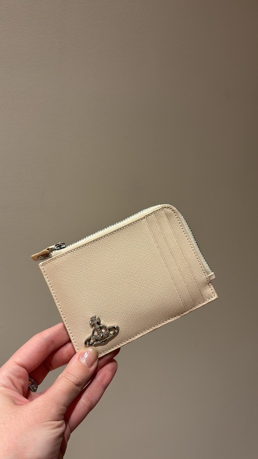 Vivienne Westwood o1f1d3z1225 Size: OS / Zip Card Holder in Cream Saffiano Size ONE SIZE - 1 Preview