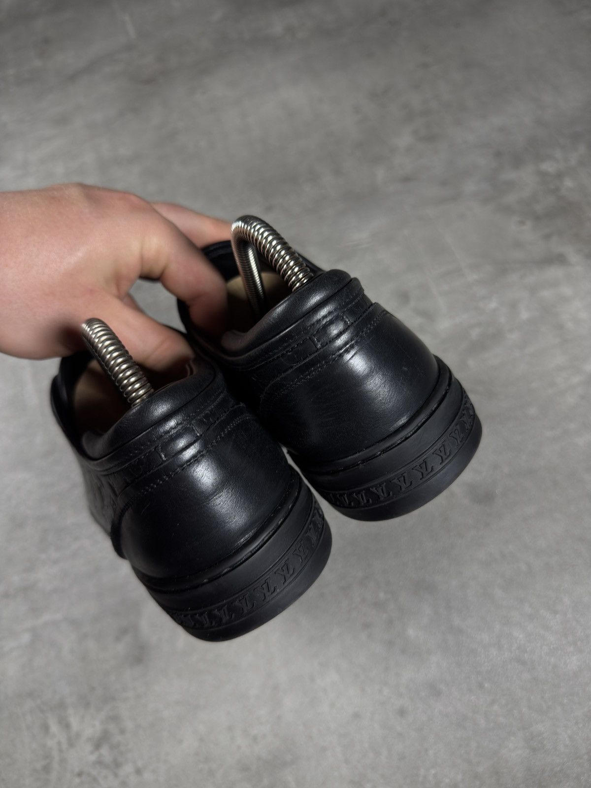Louis Vuitton Louis Vuitton Monogram Low-Top Sneakers – Black Size US 7 / EU 40 - 5 Thumbnail