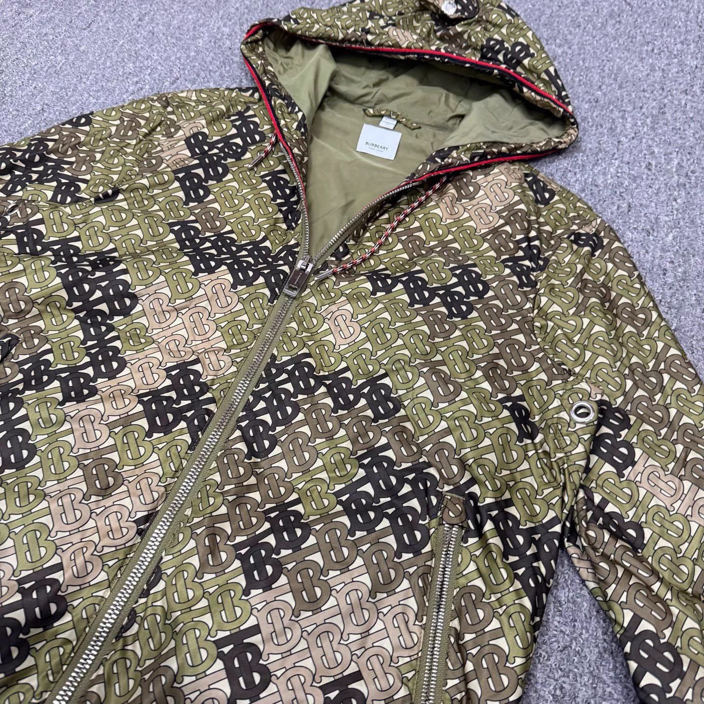 Burberry Burberry TB allover logo shell jacket 44 mint Size US S / EU 44-46 / 1 - 3 Thumbnail