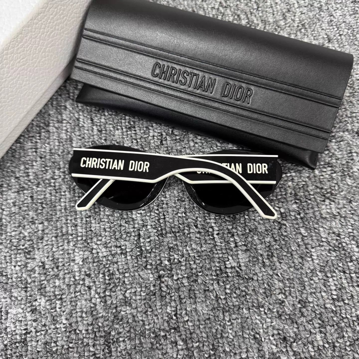 Dior Dior Cat-Eye Butterfly Sunglasses Logo Wide Temple Size ONE SIZE - 2 Thumbnail
