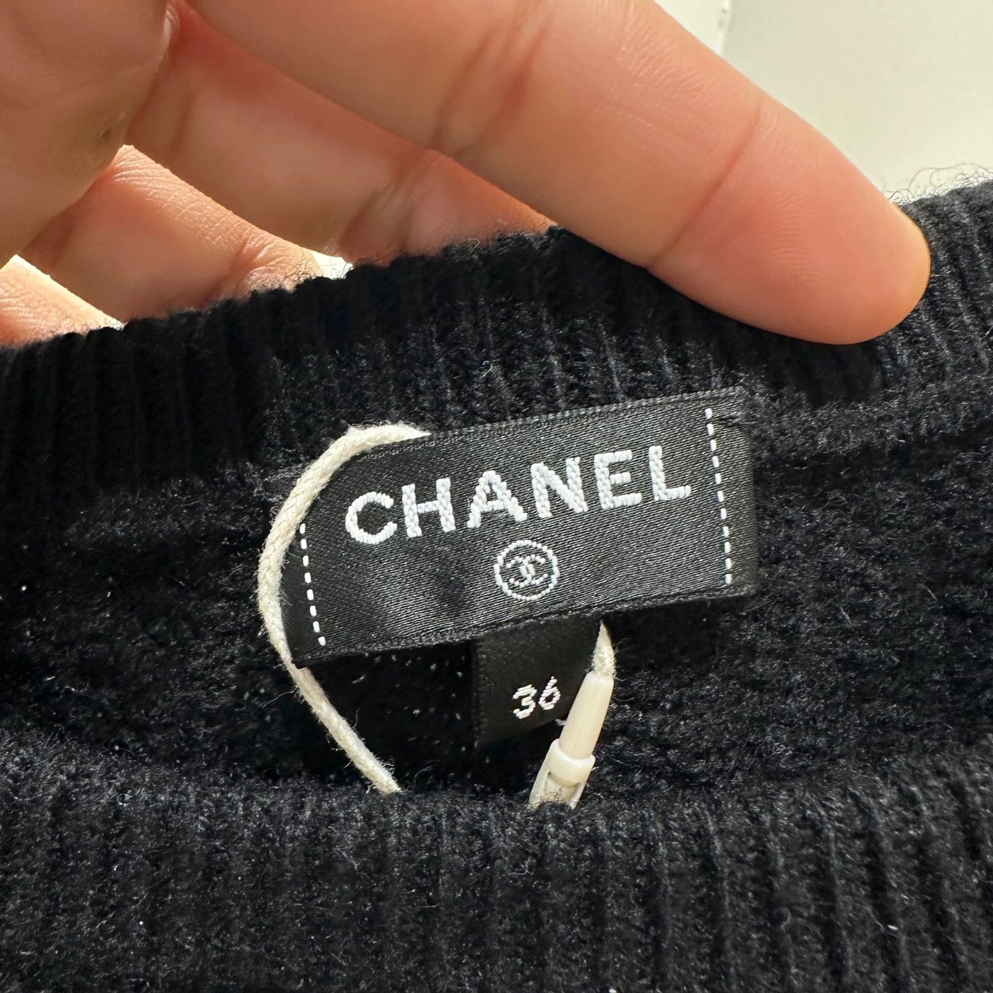 Chanel Chanel 23B Cashmere Off-Shoulder Chain Sweater 36 Size XS / US 0-2 / IT 36-38 - 3 Thumbnail