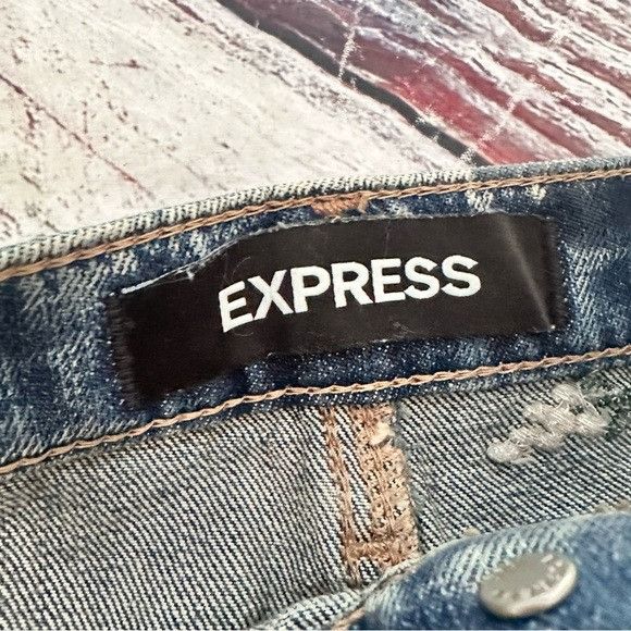 Express NWT Express Floral Embroidered Denim Mini Skirt $59 Size 25" / US 0 / IT 36 - 5 Thumbnail