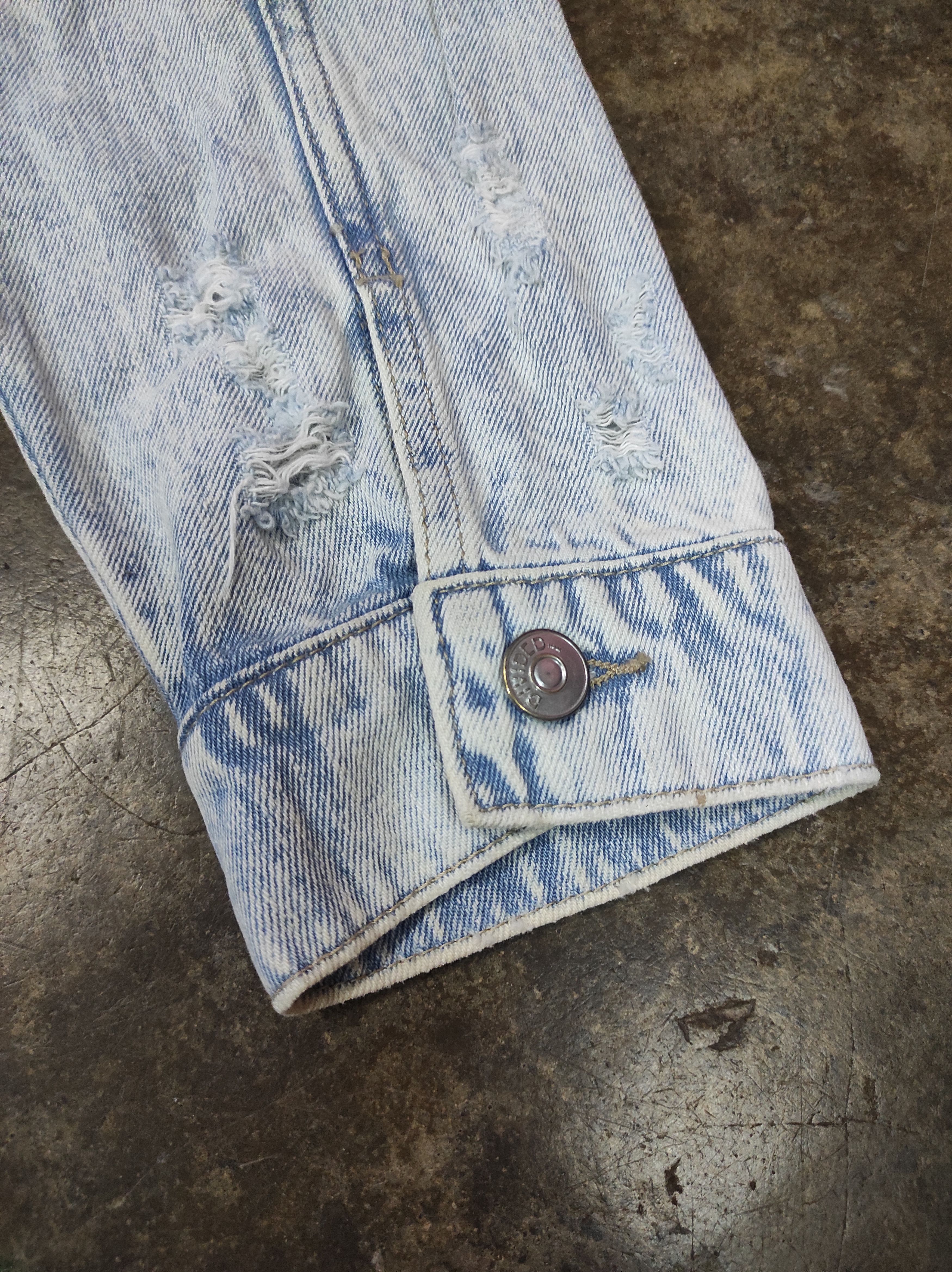 H&M H&M DIVIDED RIPPED CROPPED DISTRESSED DENIM JACKET Size XL / US 12-14 / IT 48-50 - 6 Thumbnail