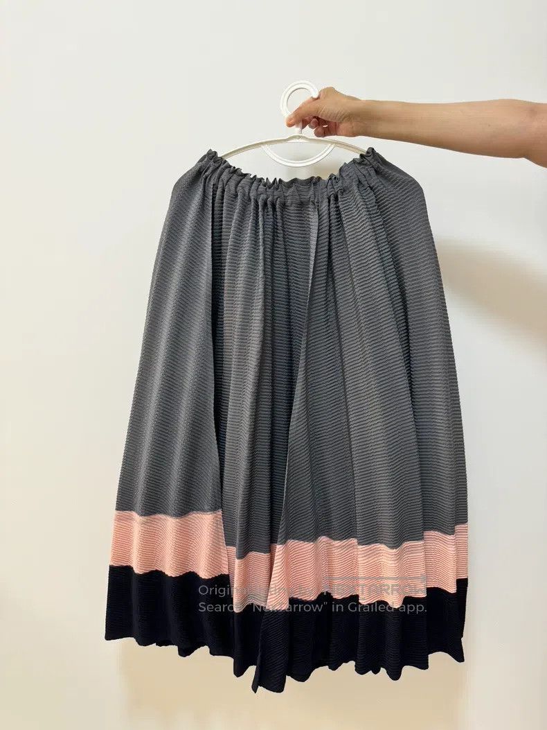 Issey Miyake Issey Miyake Gray Midi Skirt Size 25" / US 0 / IT 36 - 1 Thumbnail