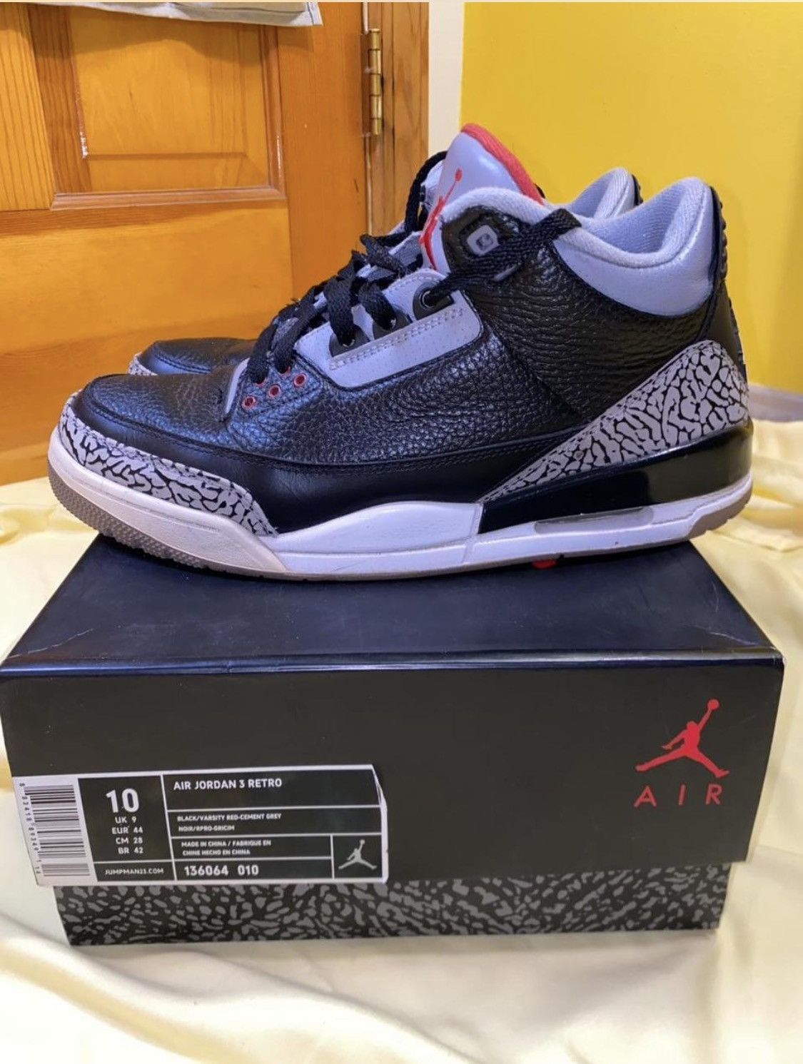 Jordan Brand Air Jordan Black Cement 3’s Size US 10 / EU 43 - 1 Thumbnail