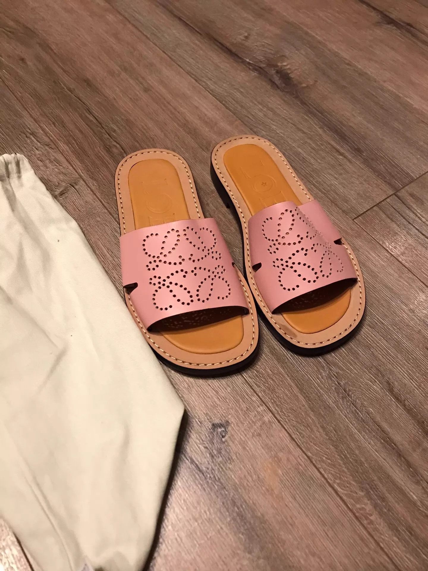 Loewe Loewe Leather Cutout Logo Slippers 36 (New, Dust Bag Only) Size US 5.5 / IT 35.5 - 1 Thumbnail