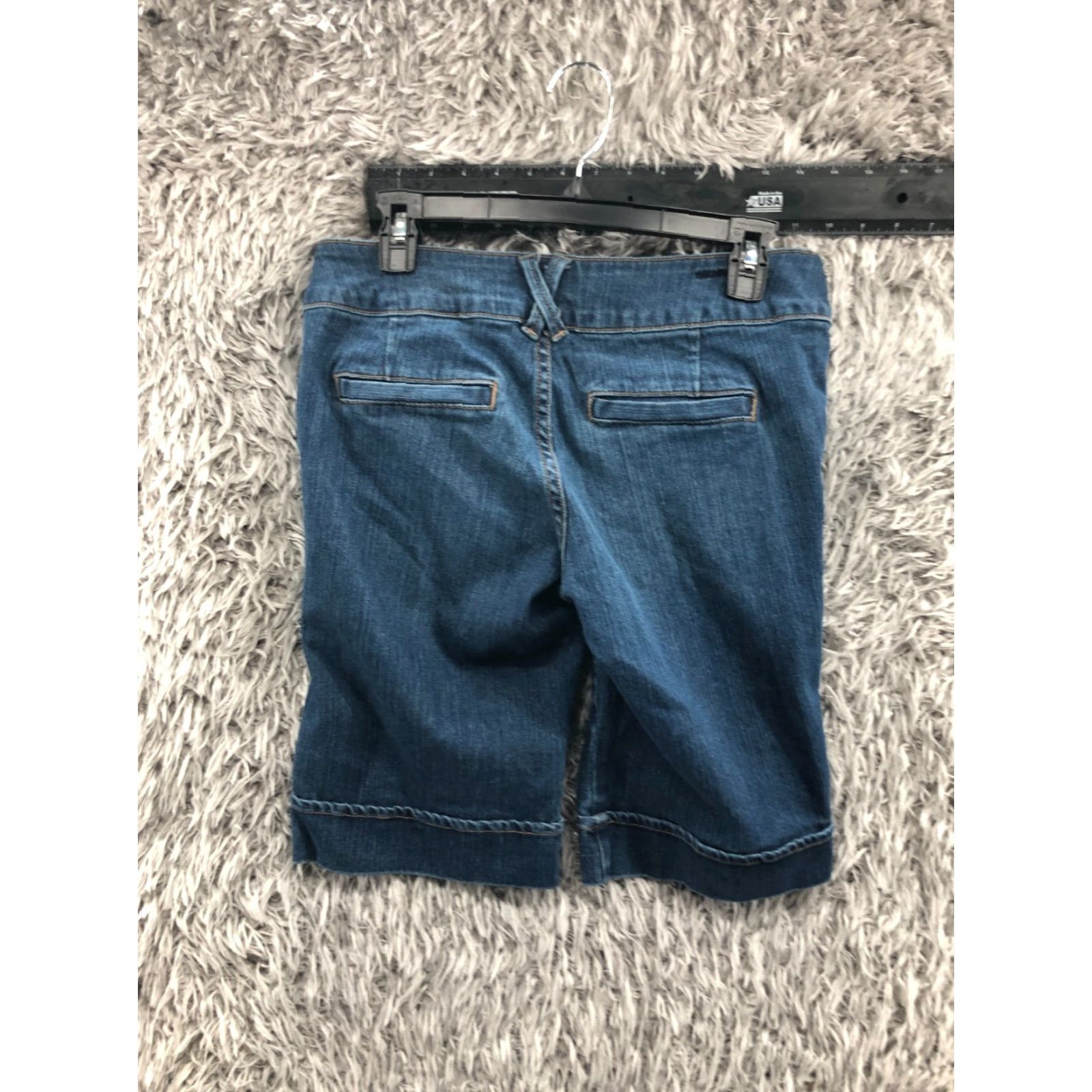 DKNY DKNY Bermuda Shorts Womens Size 6 Mid Rise Medium Wash Blue Size 28" / US 6 / IT 42 - 4 Thumbnail