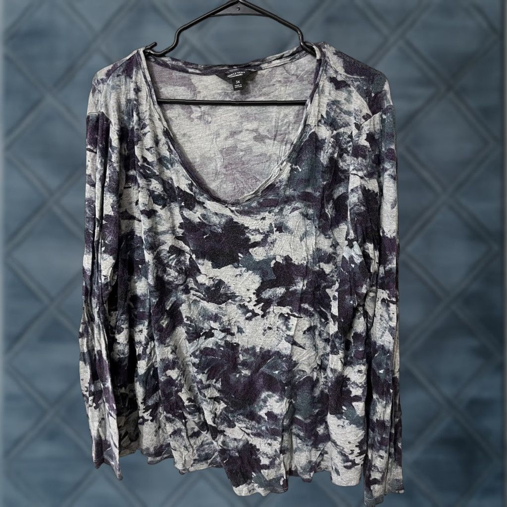 Vintage Simply Vera Wang Woman's Knit Top Hi Low Hem Bell Sleeve Floral 3X Blue Round Neck Plus Size Womens Blouse Size XXL / US 16-18 / IT 52-54 - 1 Thumbnail