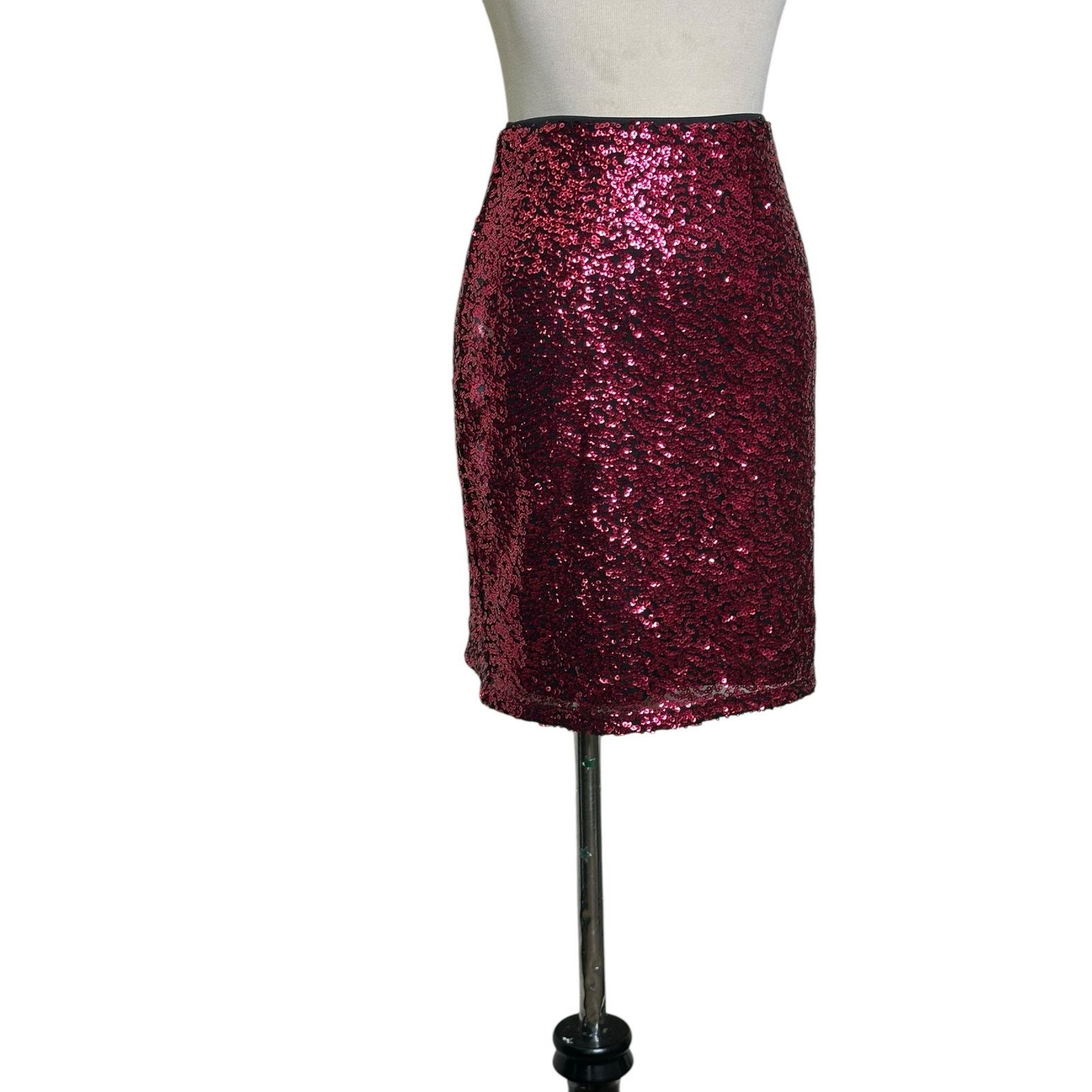 H&M H&M Divided fuchsia sequin pull on mini skirt size Small Size 27" / US 4 / IT 40 - 7 Thumbnail
