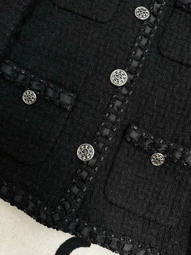 Chanel Chanel Rome series popular black braided round neck four-p Size XXS / US 00 / IT 34 - 2 Thumbnail