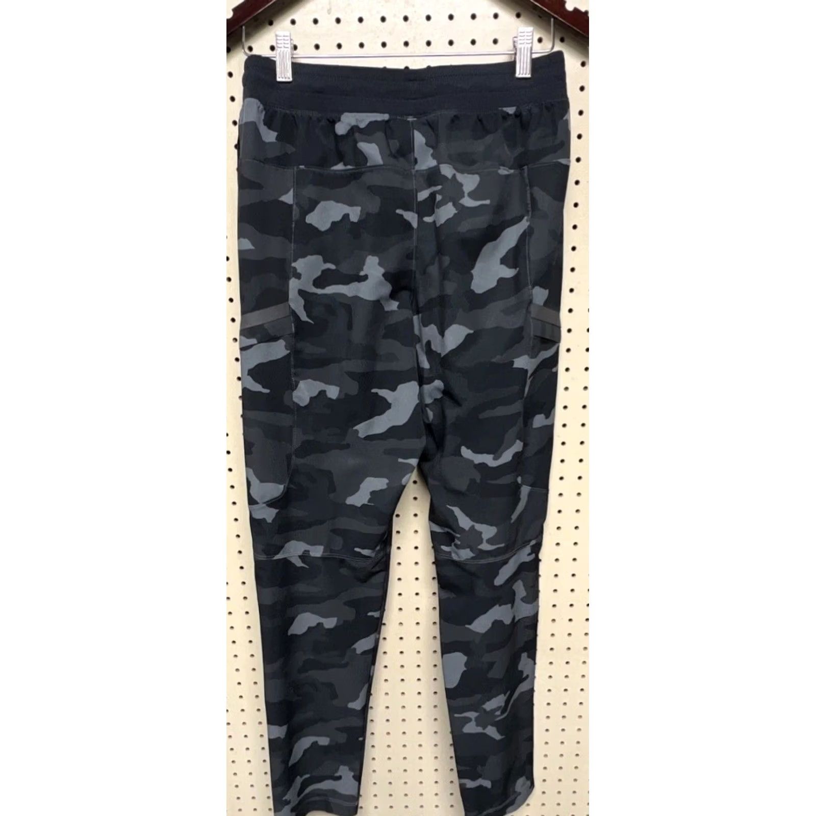 Under Armour Under Armour Camo Jogger Pants Men M Athletic Stretch Drawstring Camouflage Gray Tapered Activewear Size US 31 - 4 Thumbnail