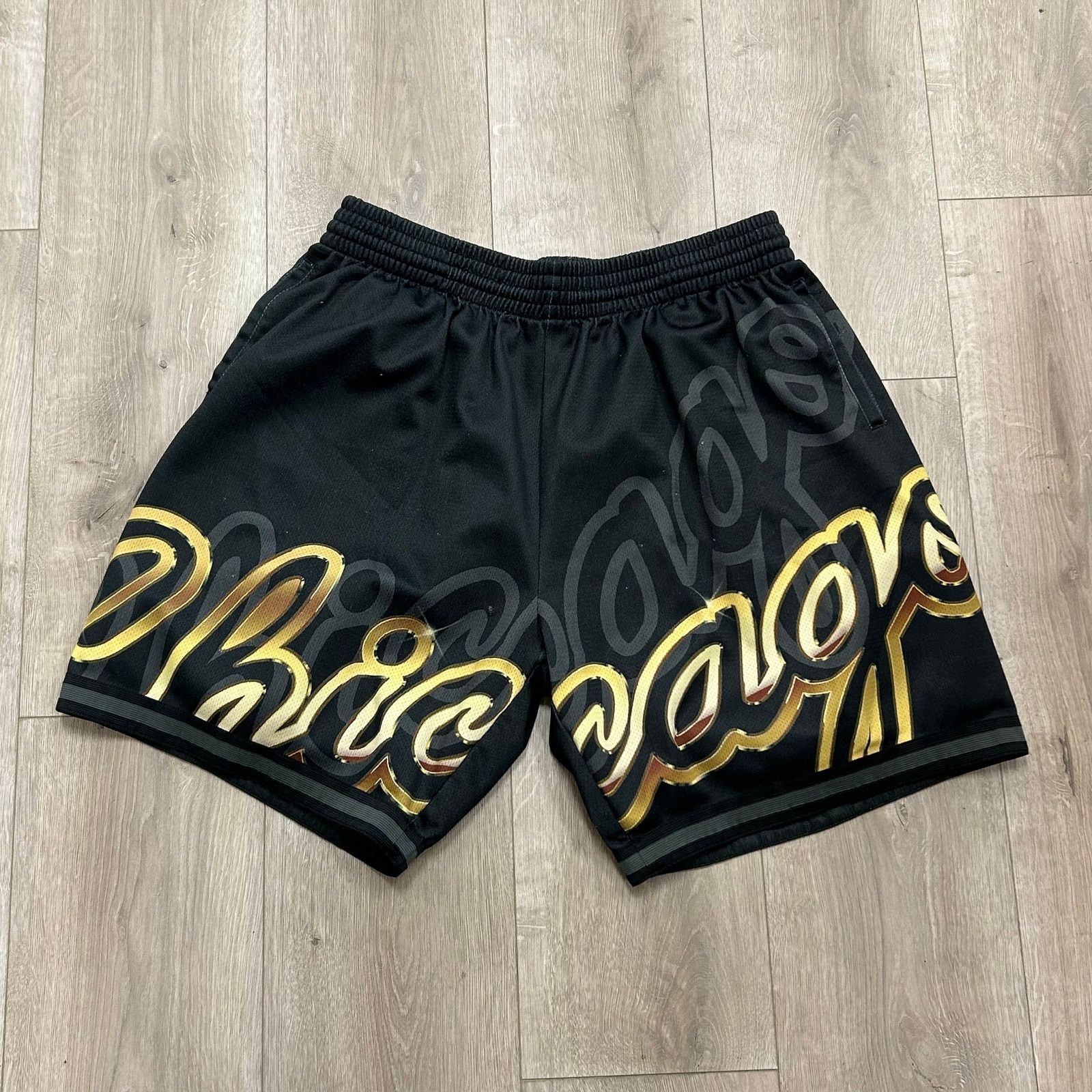 Mitchell & Ness Mitchell & Ness Chicago Bulls Big Font Basketball Shorts Size US 36 / EU 52 - 1 Thumbnail