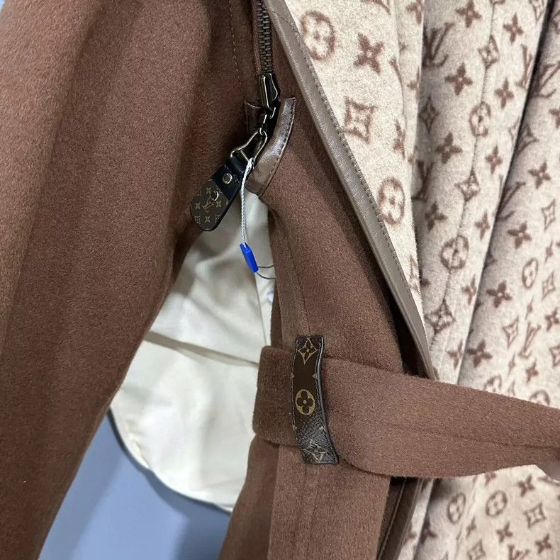 Louis Vuitton Louis Vuitton Printed Coat with Detachable Sleeves-2506 Size S / US 4 / IT 40 - 5 Thumbnail
