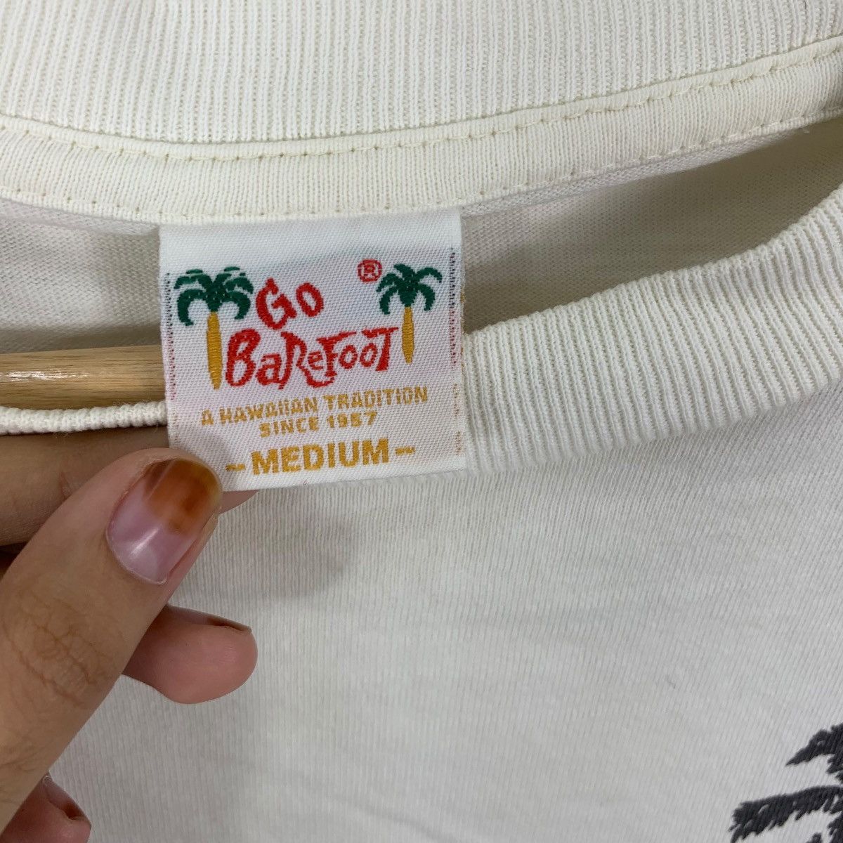 Other Vintage GO BAREFOOT HAWAII Beach Rainbow Tee Shirt Top Size US M / EU 48-50 / 2 - 7 Thumbnail