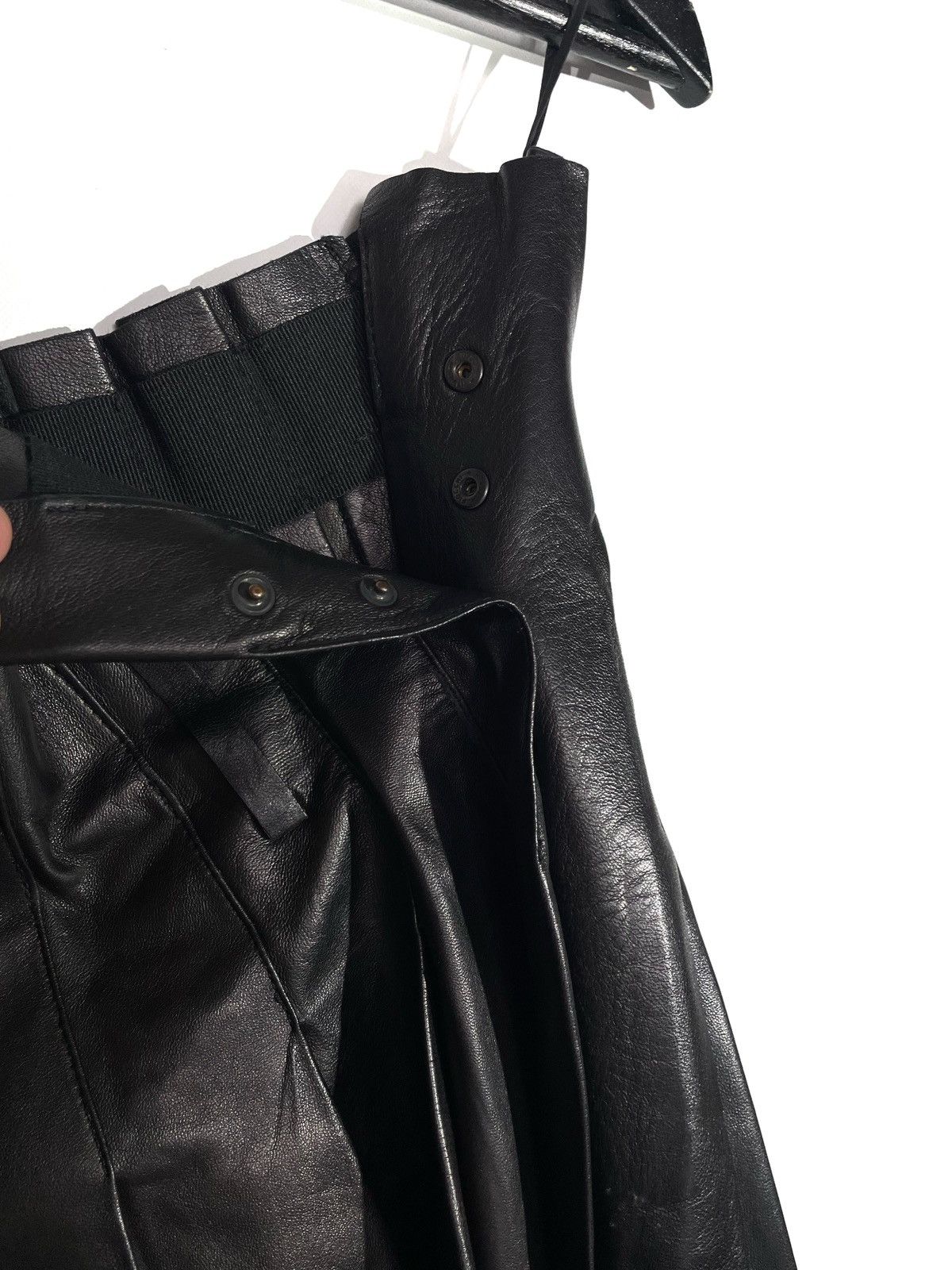 Alexander McQueen Alexander McQueen Women Black Pleated Leather Skirt Size 40 Size 27" / US 4 / IT 40 - 7 Thumbnail