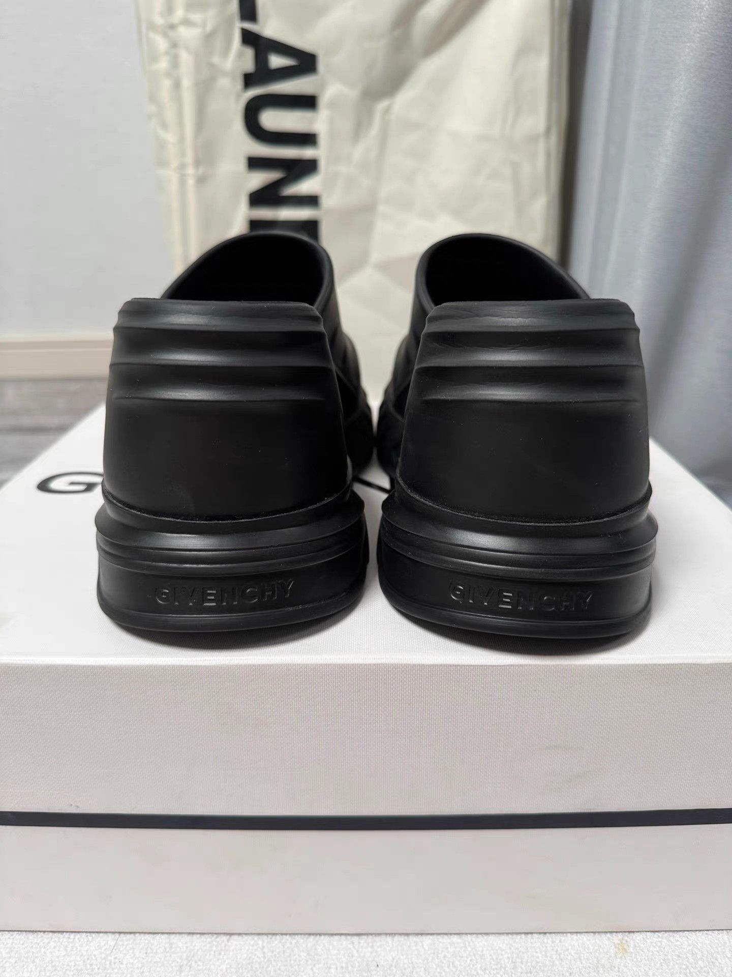 Givenchy Givenchy Marshmallow Slides K6 Size US 9 / IT 39 - 4 Thumbnail
