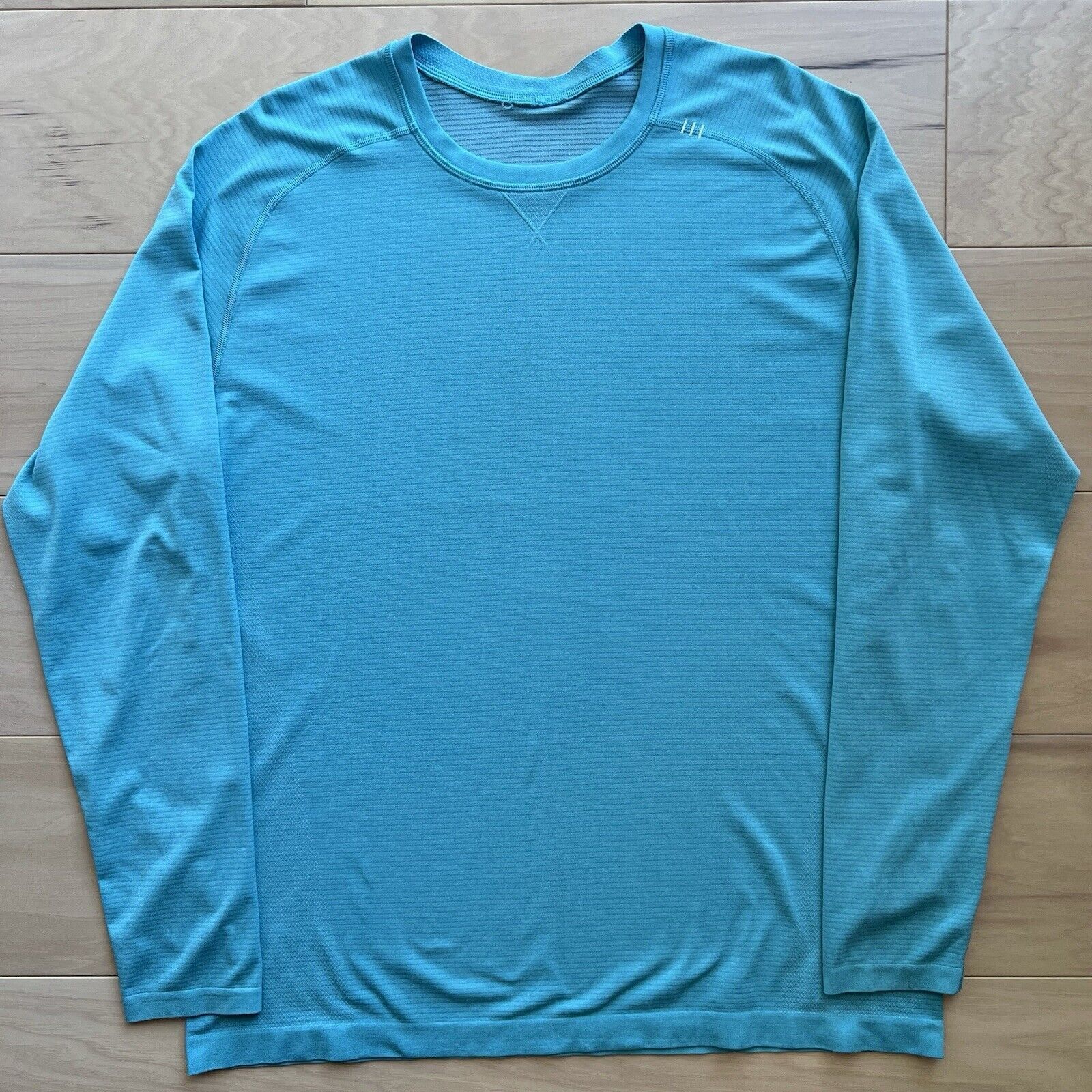 Lululemon Lululemon Metal Vent Shirt XL Blue Long Sleeve Casual Size US XL / EU 56 / 4 - 2 Thumbnail