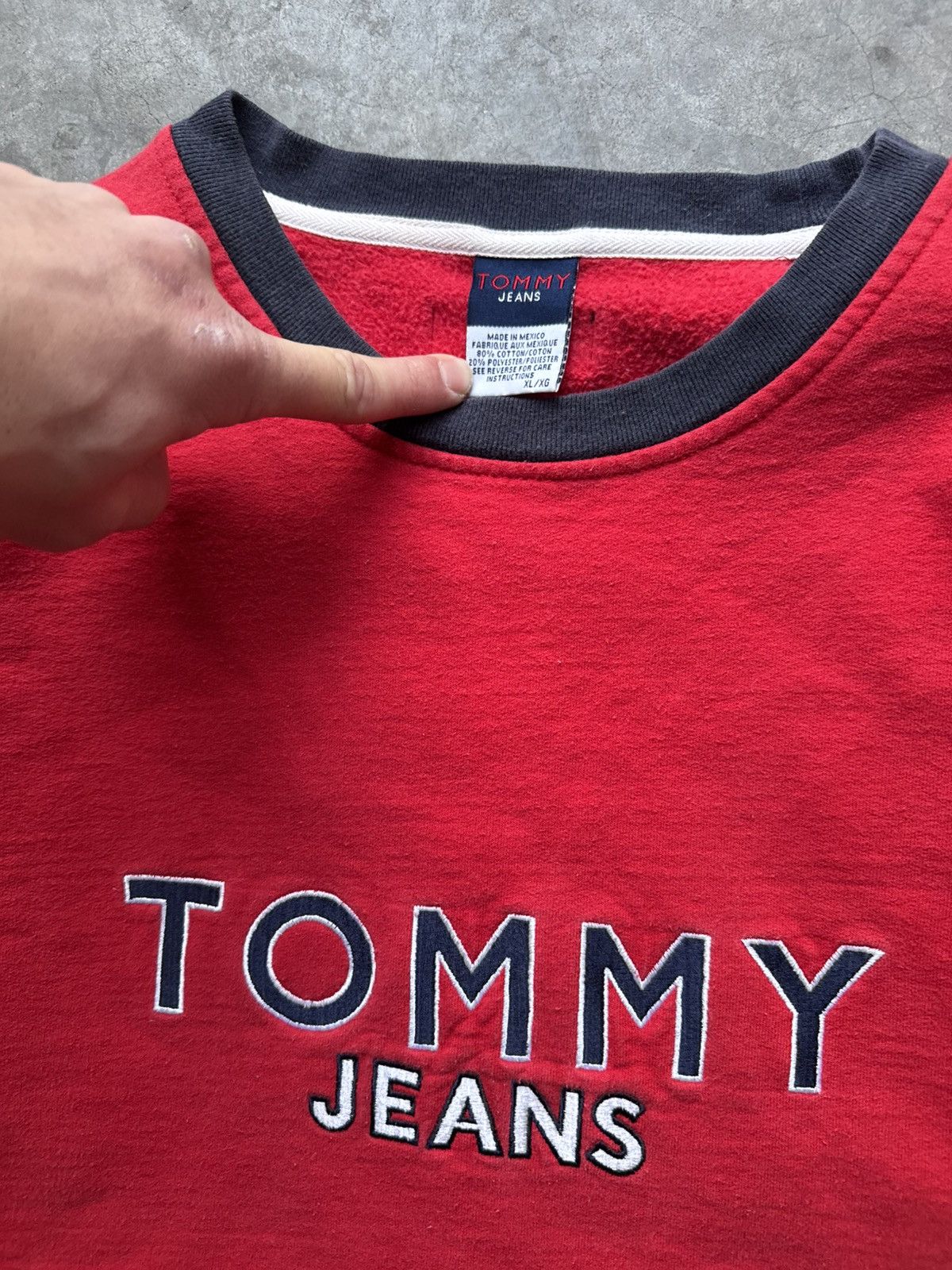 Tommy Hilfiger × Vintage Vintage 90’s/Y2K Faded Red Tommy Hilfiger Boxy Sweatshirt Size US XL / EU 56 / 4 - 3 Thumbnail