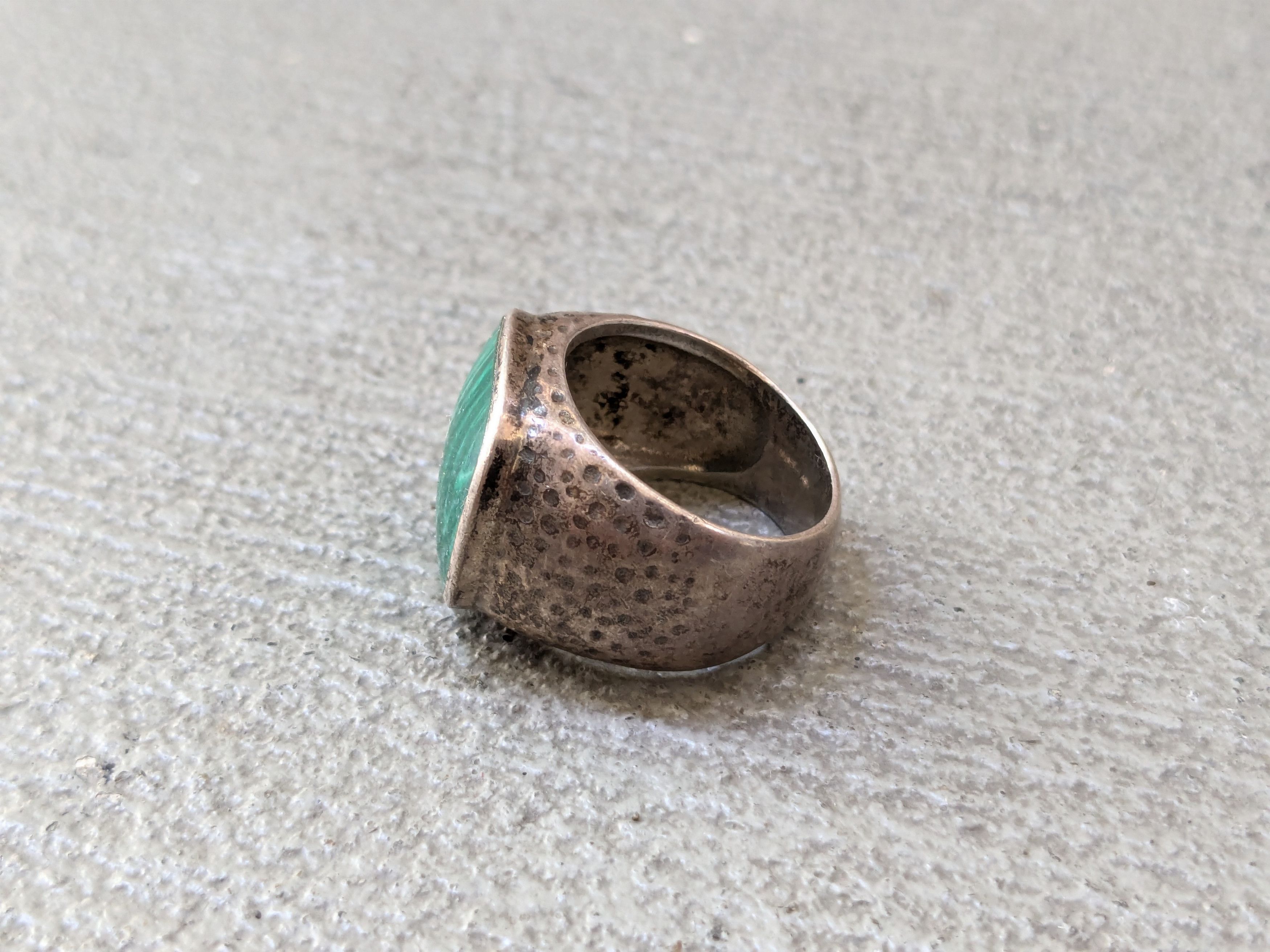 Jewelry Vintage Sterling Silver Ring Green Malachite Hammered Size ONE SIZE - 2 Thumbnail