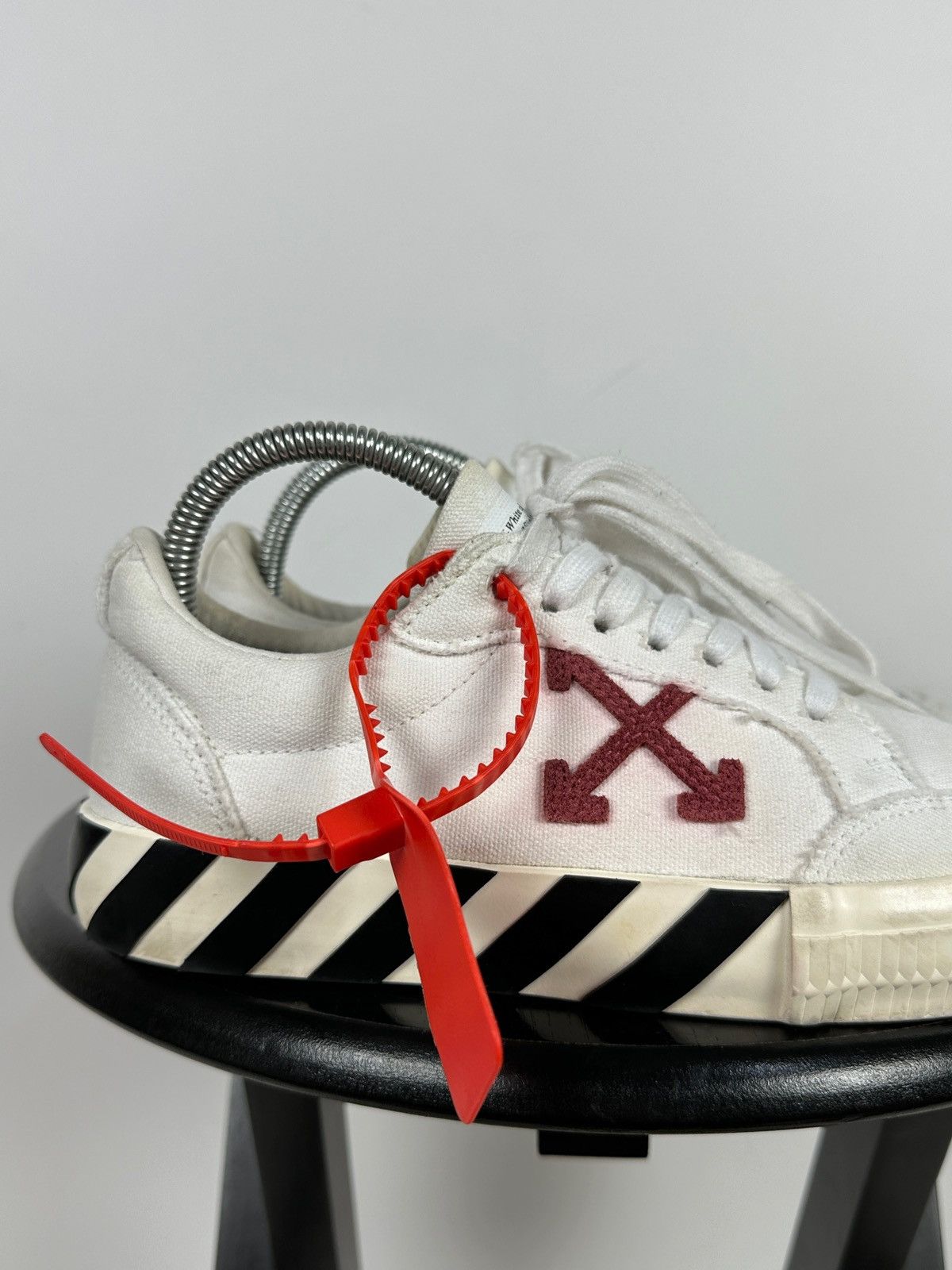 Off-White Off-White Vulcanized Virgil Abloh Low Top Sneakers Size US 8 / IT 38 - 11 Thumbnail