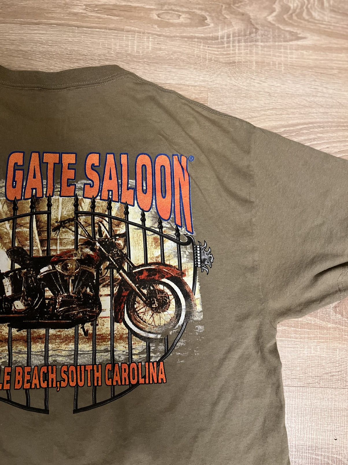 Band Tees × Vintage Vintage iron gate saloon t shirt Size US L / EU 52-54 / 3 - 4 Thumbnail