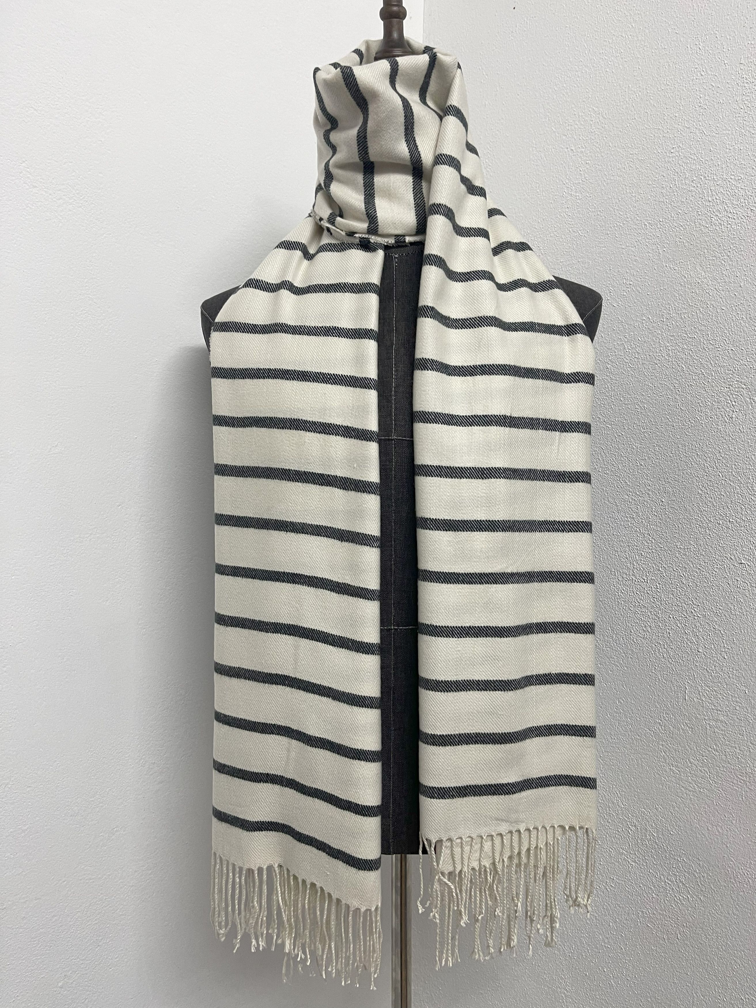Gap Vintage GAP Big Scarf / Muffler - 6057 Size ONE SIZE - 1 Thumbnail