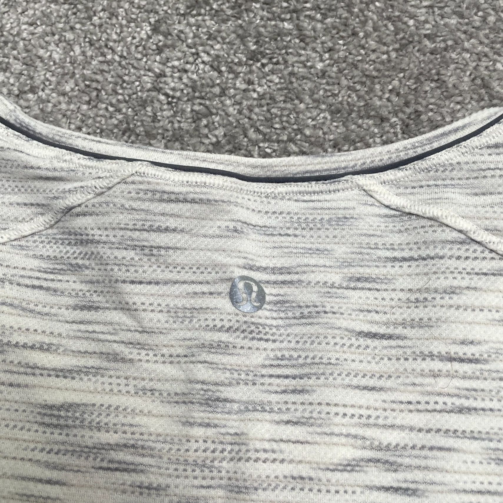 Lululemon Lululemon T-Shirt Womens 6 Gray Short Sleeve Round Neck Active Tee Shirt Casual Activewear Size M / US 6-8 / IT 42-44 - 4 Thumbnail