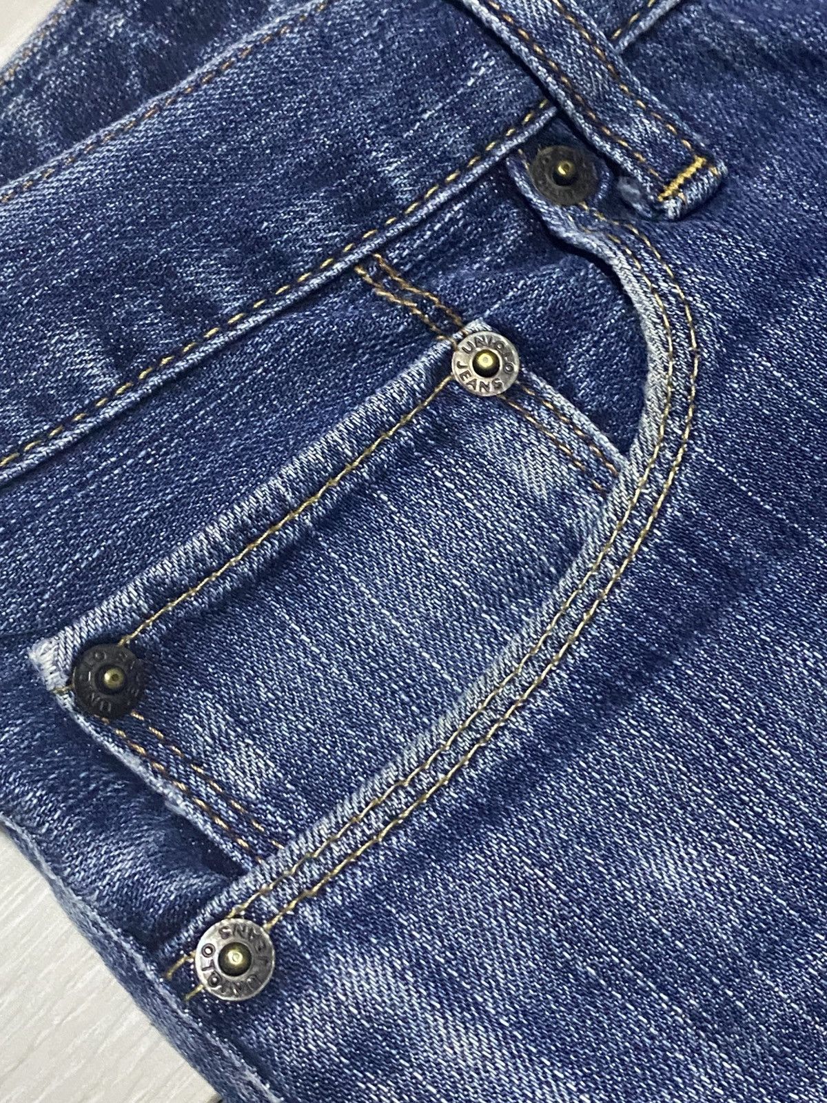 Japanese Brand Vintage Uniqlo S001 Blue Wash Straigt Slim Jeans Size US 32 / EU 48 - 7 Thumbnail