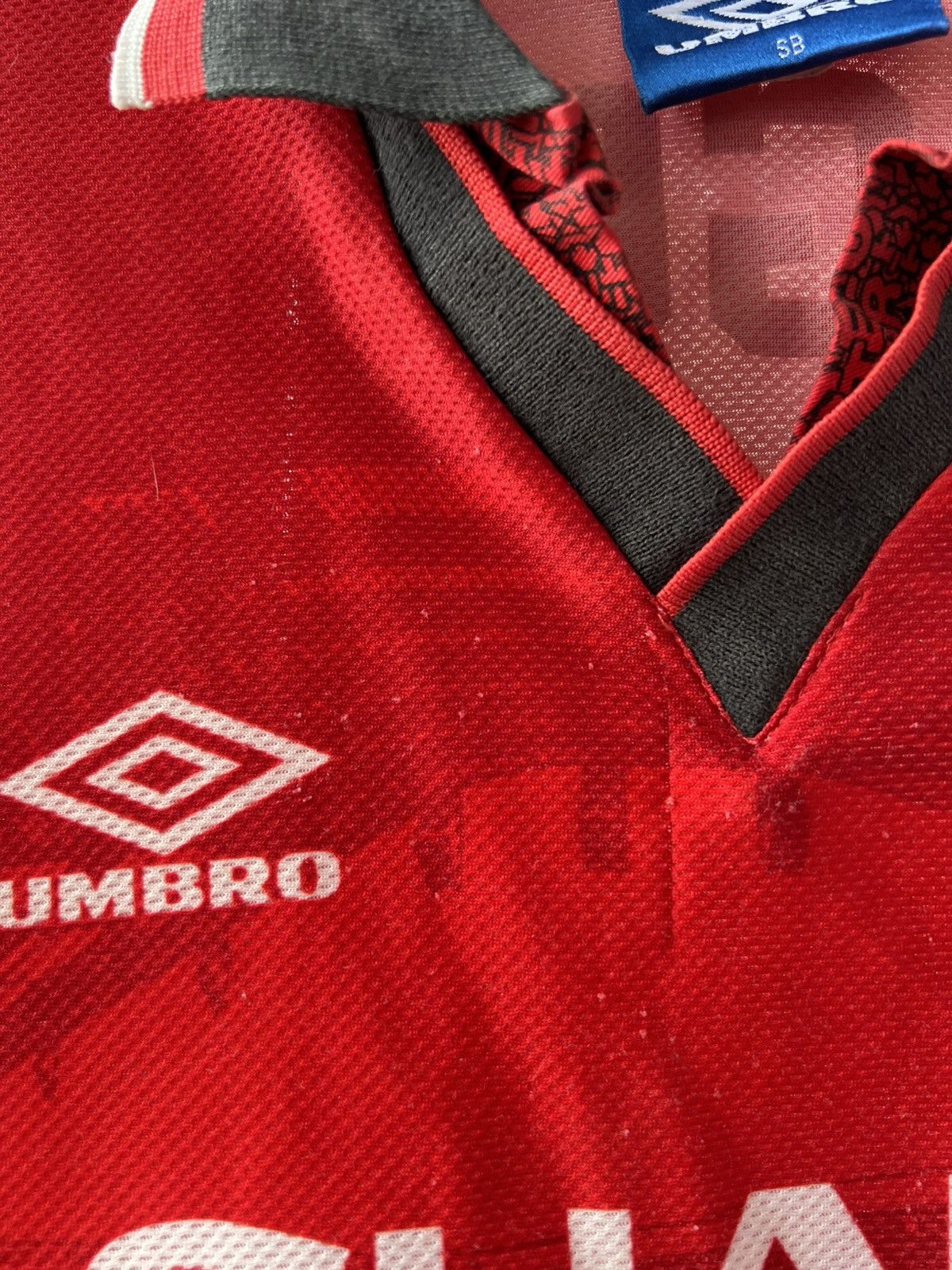 Umbro 1996/98 MANCHESTER UNITED HOME SOCCER JERSEY SHIRT BOYS Size US XXS / EU 40 - 6 Thumbnail