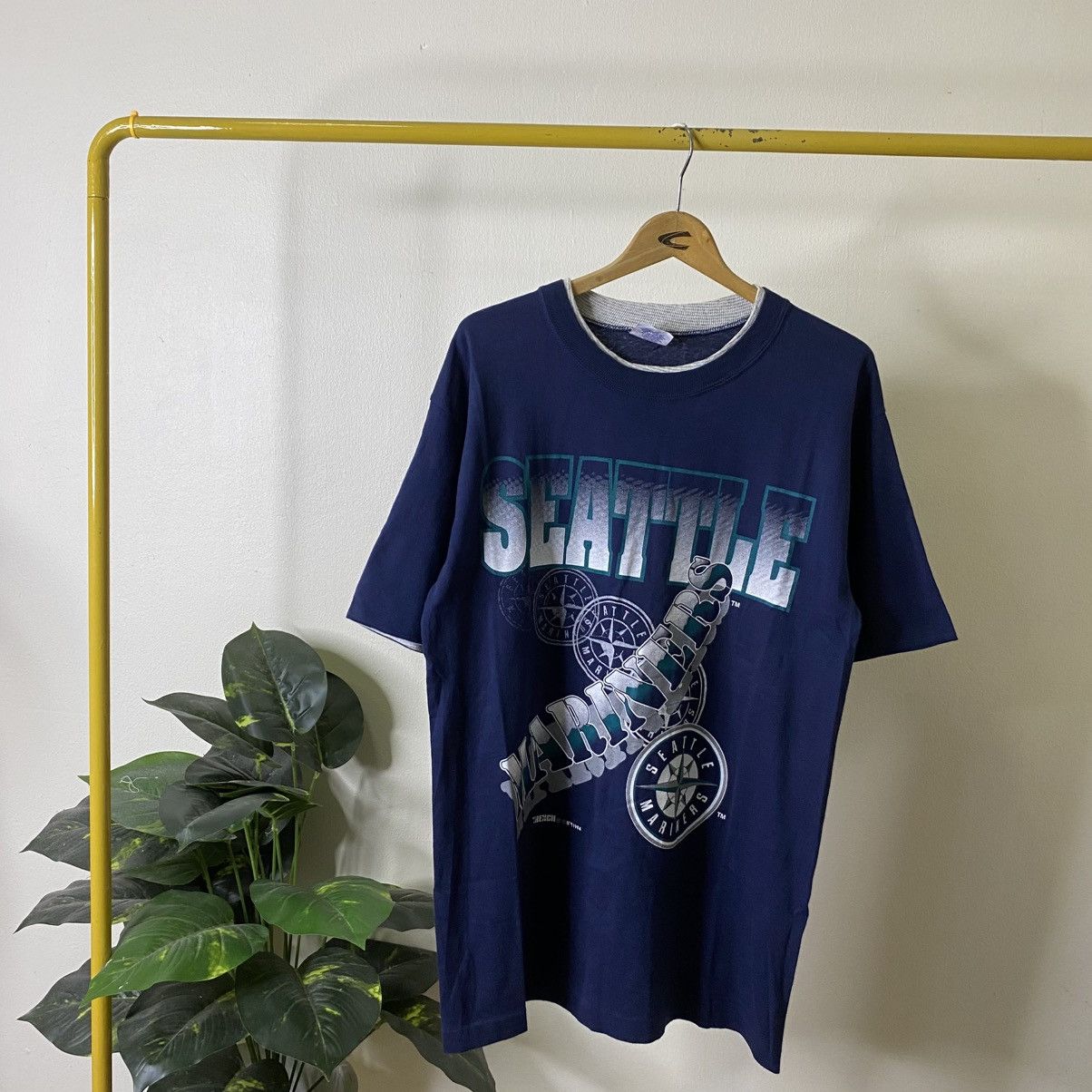 MLB Vintage 1994 MLB Seattle Mariners Trench Sports Tshirt Size US L / EU 52-54 / 3 - 1 Thumbnail