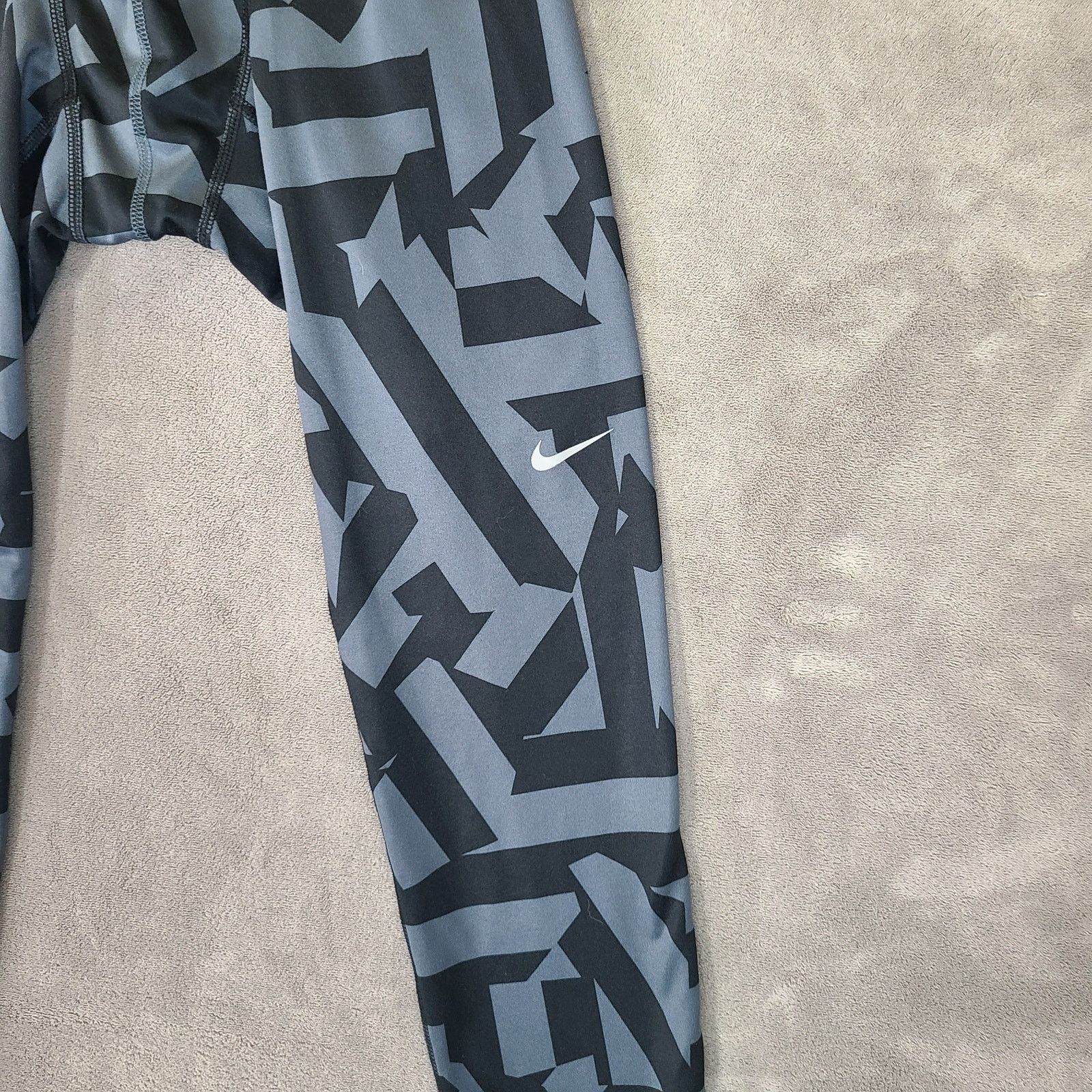 Nike Nike Pro Combat Women's L Graphic Leggings Black/Gray Size 25" / US 0 / IT 36 - 10 Thumbnail