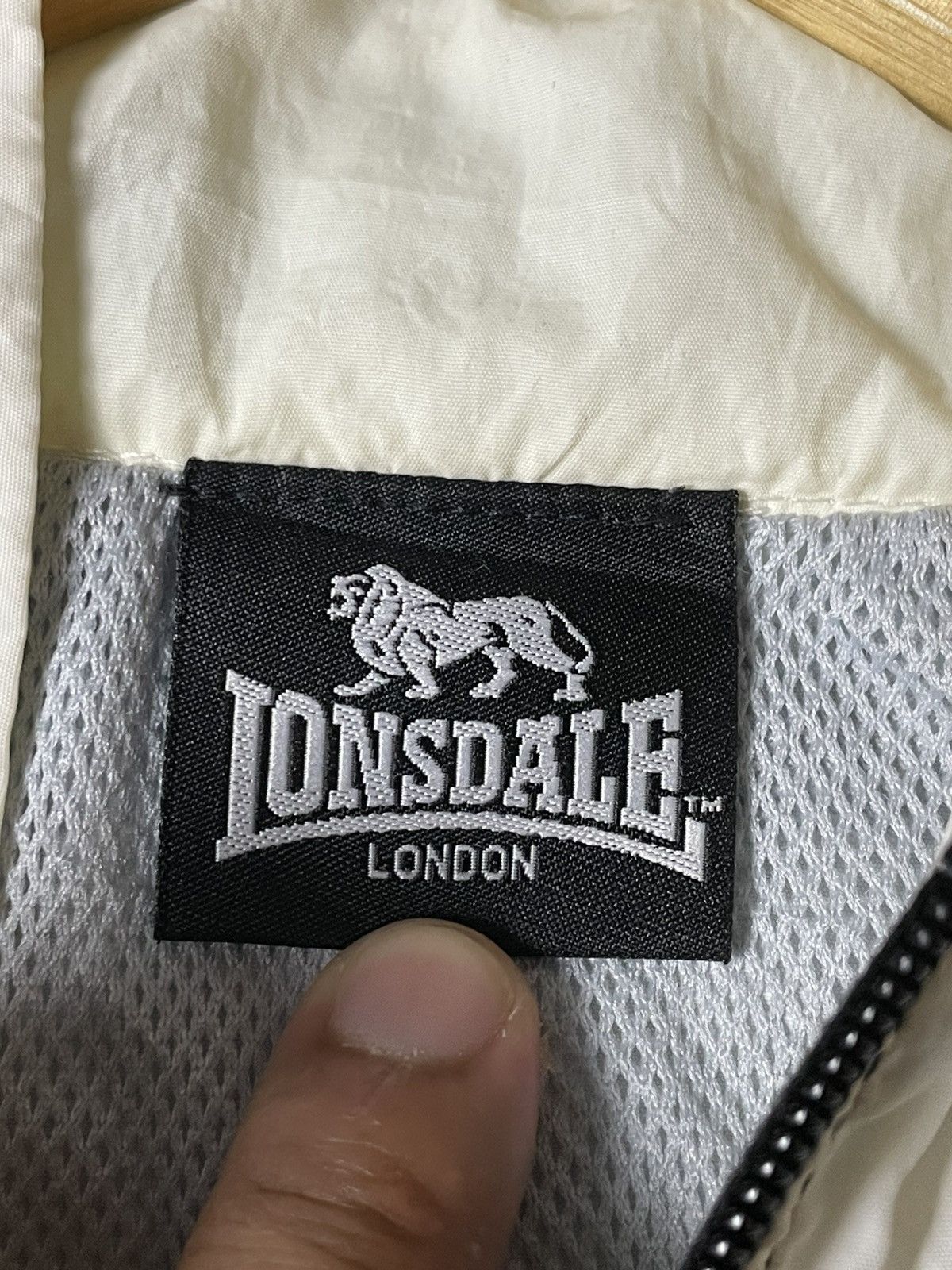 Japanese Brand × Lonsdale × Vintage LONSDALE Colour Block Nylon Track Jacket (103) Size US M / EU 48-50 / 2 - 8 Thumbnail