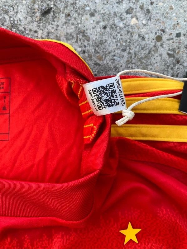 Adidas Jersey Adidas 2024/25 Spanish national team Lamine Yamal Size US L / EU 52-54 / 3 - 4 Thumbnail