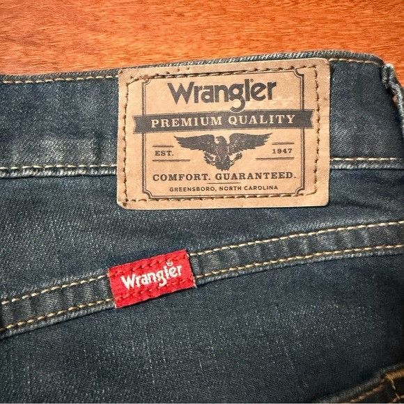 Wrangler Wrangler Dark Blue Straight Athletic Fit Jeans 31x30 Size US 31 - 8 Thumbnail