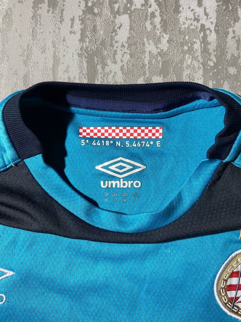 Umbro PSV eindhoven 2016 2017 away shirt Umbro soccer jersey Size US S / EU 44-46 / 1 - 14 Thumbnail
