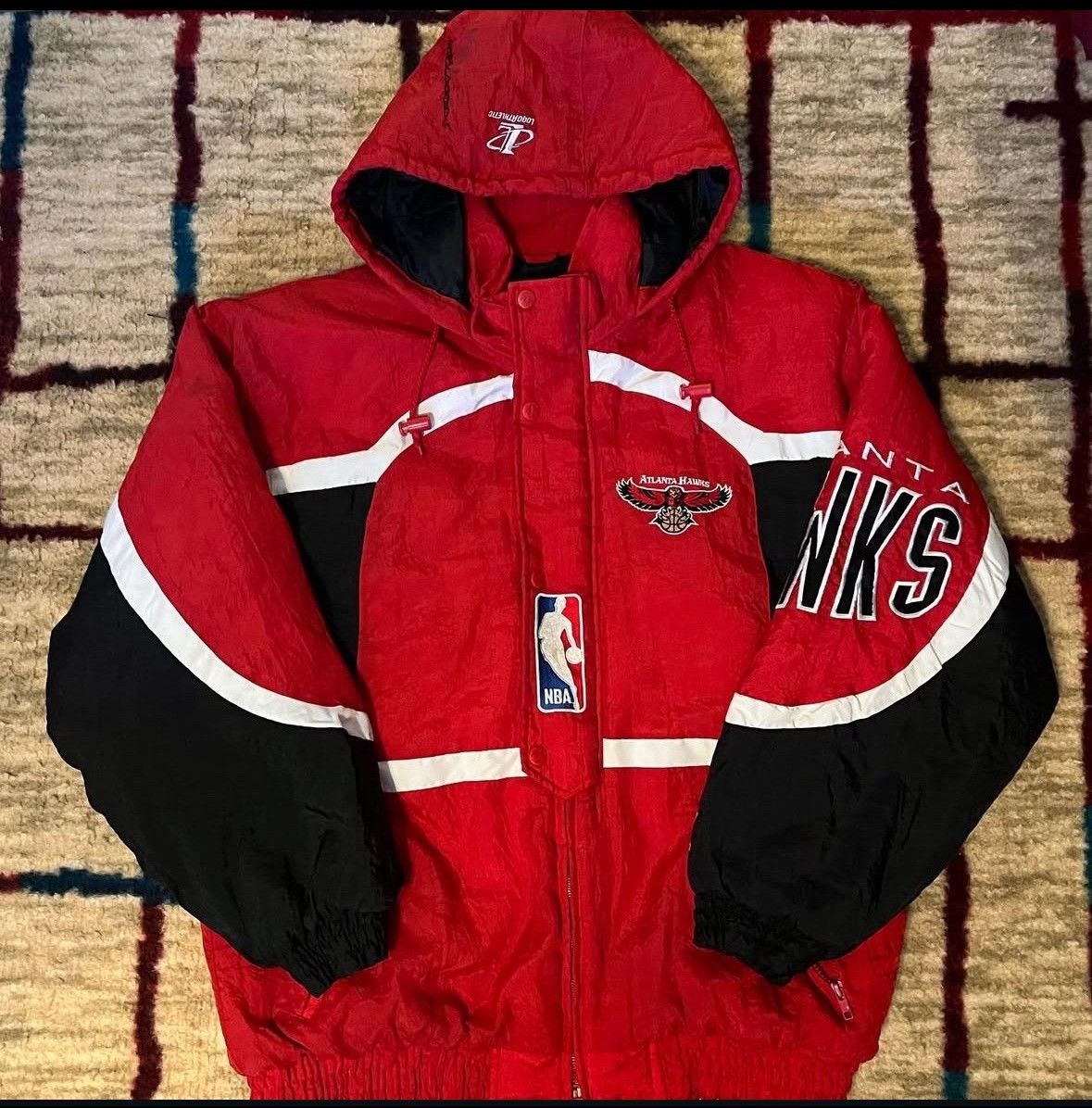 Logo Athletic Vintage Logo Athletic Atlanta Hawks Puffer Jacket L Size US L / EU 52-54 / 3 - 1 Thumbnail