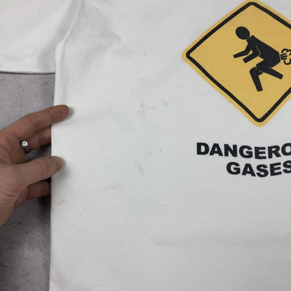 Vintage Vintage Dangerous Gases Fart Tee Size US L / EU 52-54 / 3 - 10 Thumbnail