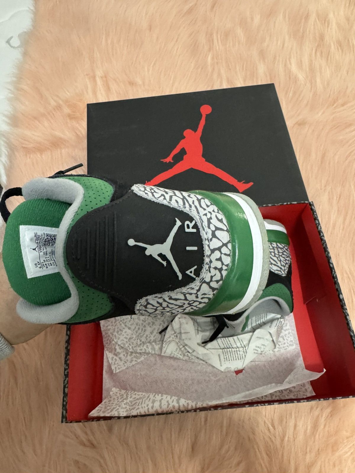 Jordan Brand Air Jordan 3 Retro (GS) Pine Green Size US 6.5 / EU 39-40 - 5 Thumbnail