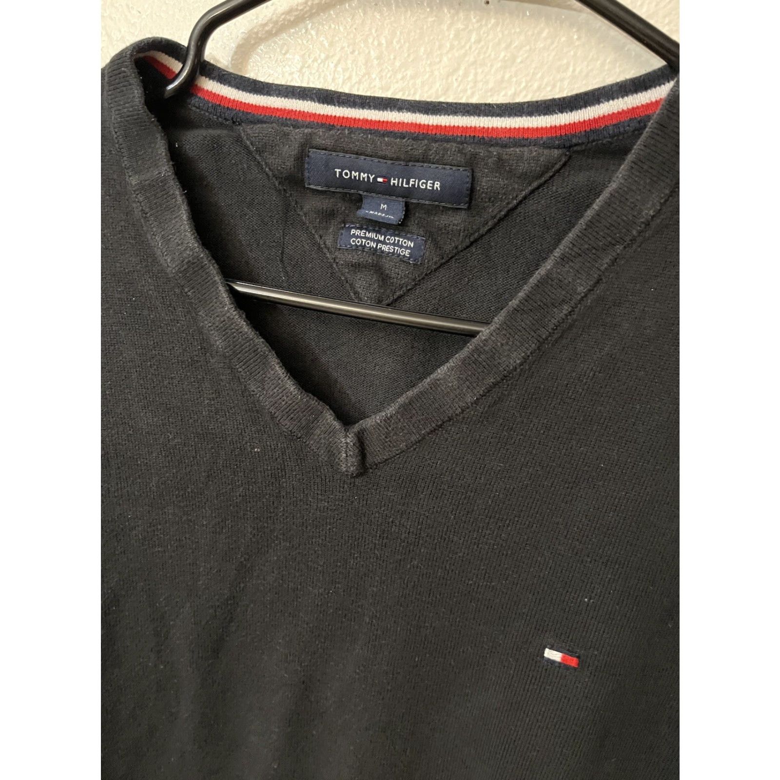Tommy Hilfiger Tommy Hilfiger Sweater Mens Medium Black V-Neck Premium Cotton Pullover Logo Size US M / EU 48-50 / 2 - 2 Thumbnail