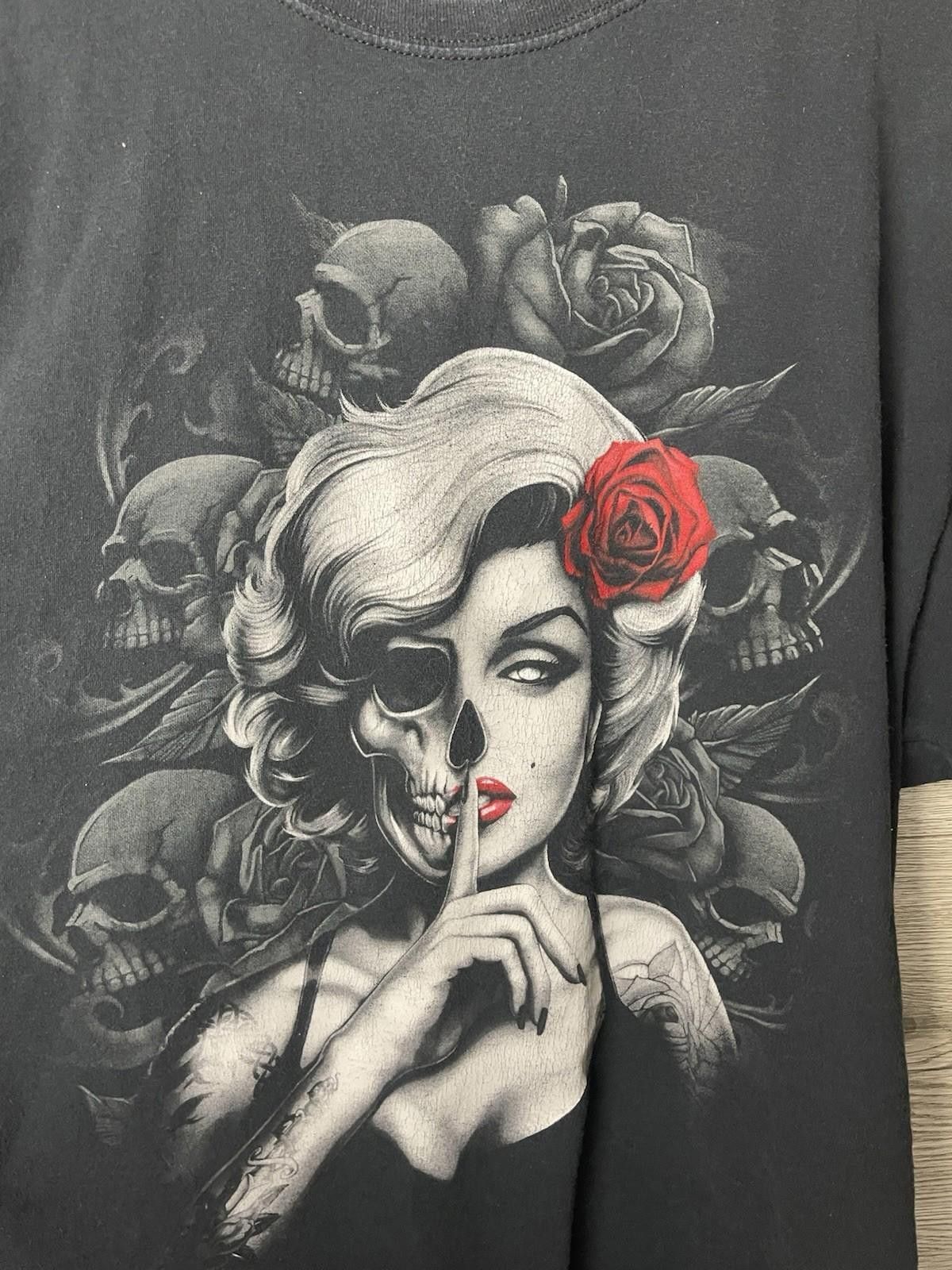 Fruit Of The Loom Vintage Y2K Marilyn Monroe Death Skulls Rose Grudge XL? Size US XL / EU 56 / 4 - 2 Thumbnail