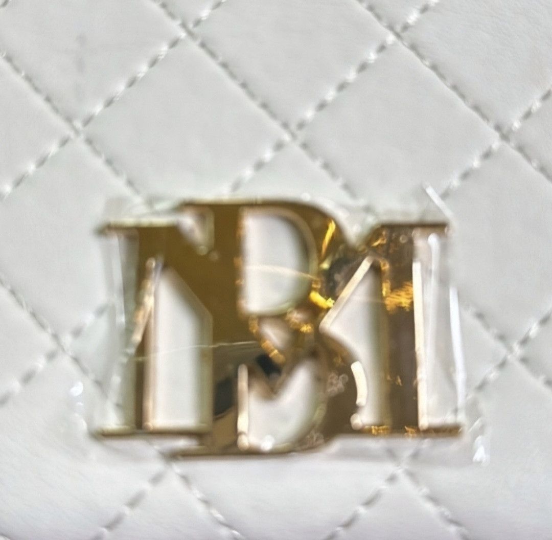 Badgley Mischka NWT Badgley Mischka Quilted Wallet-White Size ONE SIZE - 6 Thumbnail