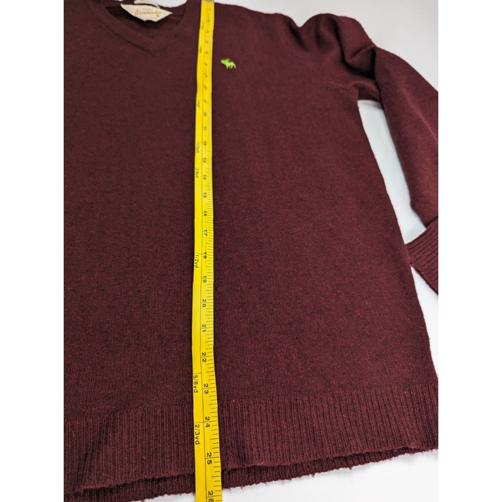 Abercrombie & Fitch VINTAGE Abercrombie & Fitch Sweater Unisex Adults Wool Maroon V-Neck Pullover Knit Size L Size US L / EU 52-54 / 3 - 7 Thumbnail