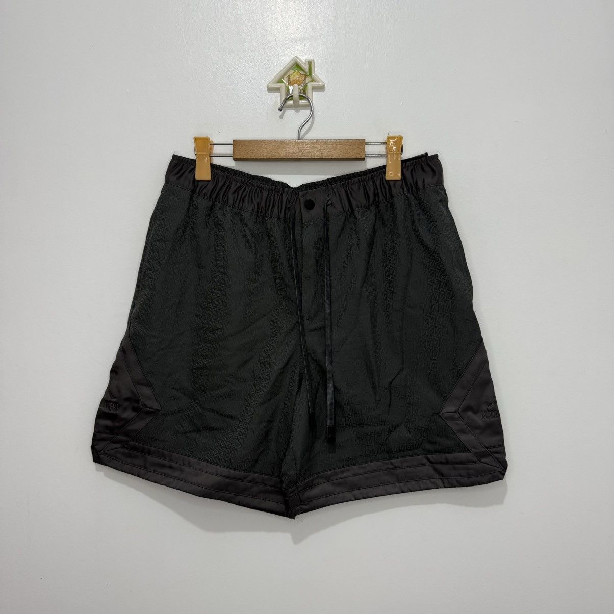 A Ma Maniere × Jordan Brand Jordan A Ma Maniere Full Print Jaguar Knit Shorts Size US 36 / EU 52 - 1 Thumbnail
