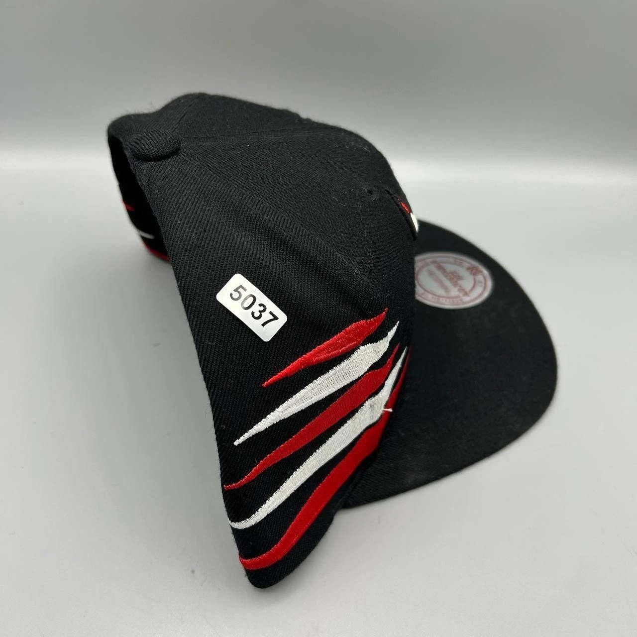 Mitchell & Ness Chicago Bulls NBA Hat Men Black Red Snap Back Cap Size ONE SIZE - 10 Thumbnail