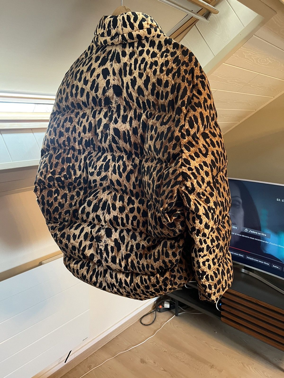 Balenciaga 🐆 REMOVING SOON🐆 FW19 balenciaga puffer c shape leopard Size US S / EU 44-46 / 1 - 2 Thumbnail