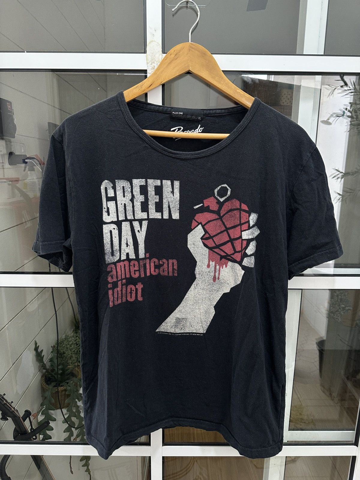 Band Tees 2010 Green Day “American Idiot” Official Merch Tee (Bravado) Size US M / EU 48-50 / 2 - 1 Thumbnail